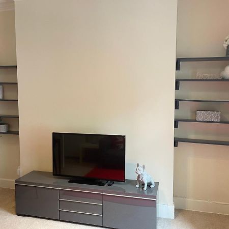 Beautiful 2 Bedroom Apartment- Prime Location, Aberdeen Centre Bagian luar foto