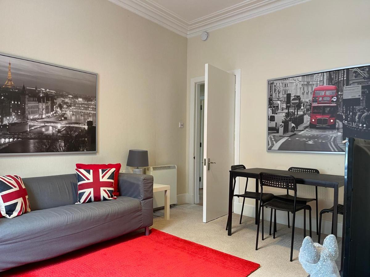 Beautiful 2 Bedroom Apartment- Prime Location, Aberdeen Centre Bagian luar foto