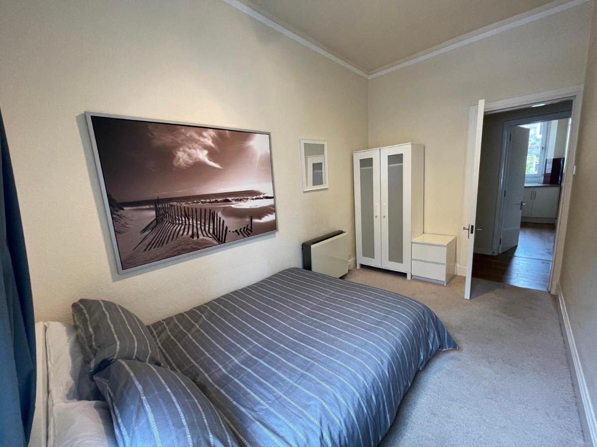 Beautiful 2 Bedroom Apartment- Prime Location, Aberdeen Centre Bagian luar foto
