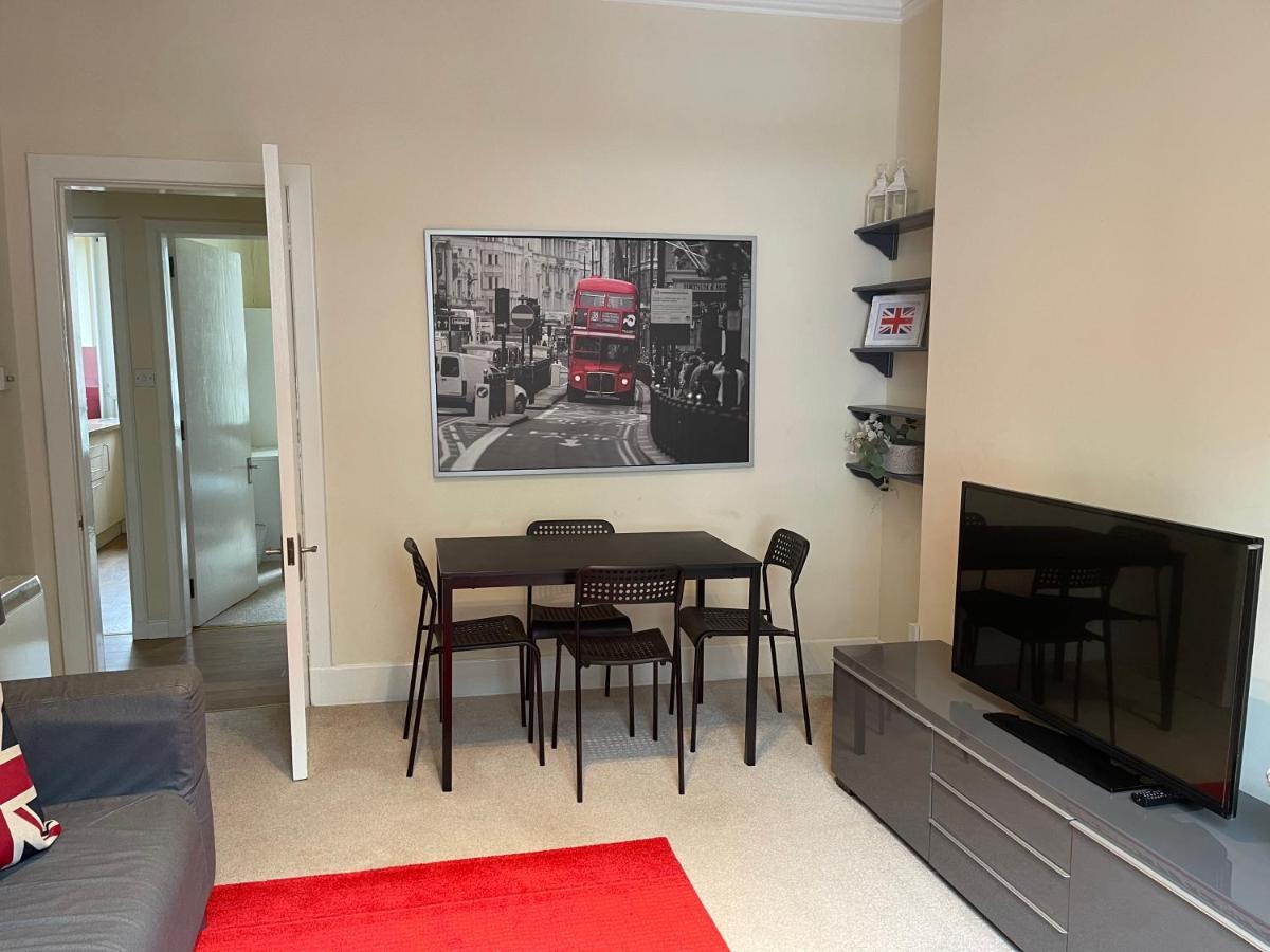 Beautiful 2 Bedroom Apartment- Prime Location, Aberdeen Centre Bagian luar foto