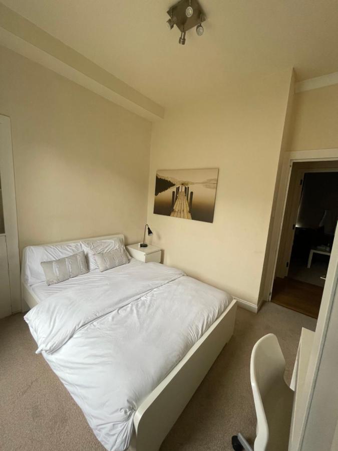 Beautiful 2 Bedroom Apartment- Prime Location, Aberdeen Centre Bagian luar foto