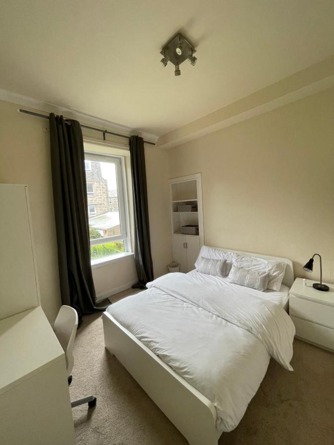 Beautiful 2 Bedroom Apartment- Prime Location, Aberdeen Centre Bagian luar foto
